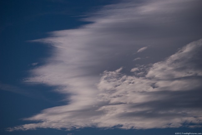 Cirrostratus undulatus clouds indicate precipitations in less than 24 hours